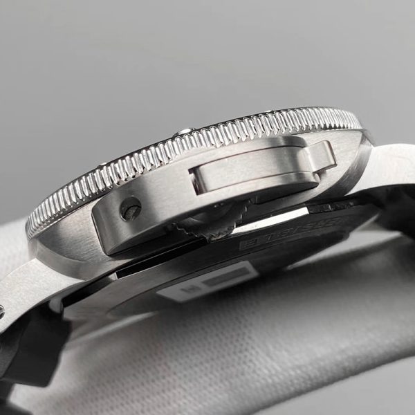 Panerai PAM692 47MM