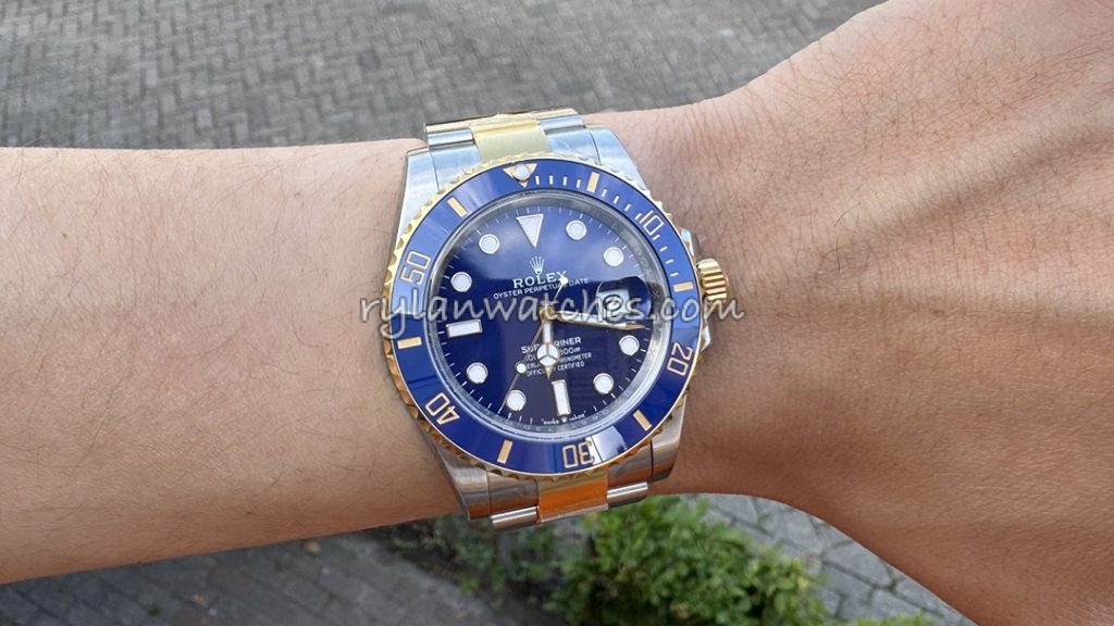 how to tell a Super Clone Submariner on wrist