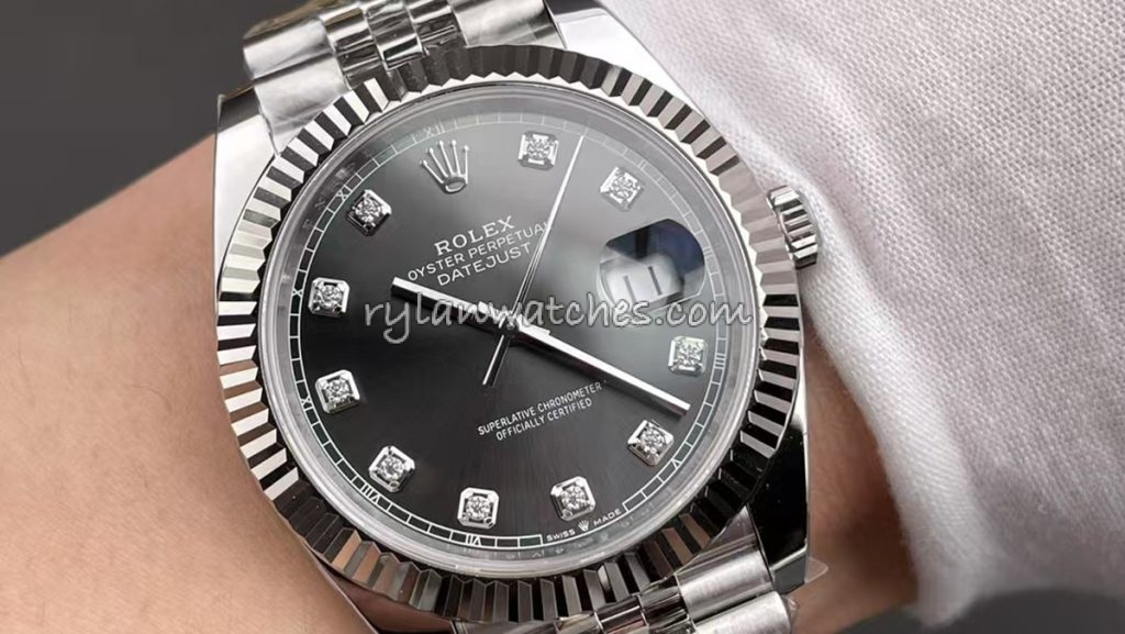 On-wrist look of Rolex GMT-Master II super clone with ceramic bezel