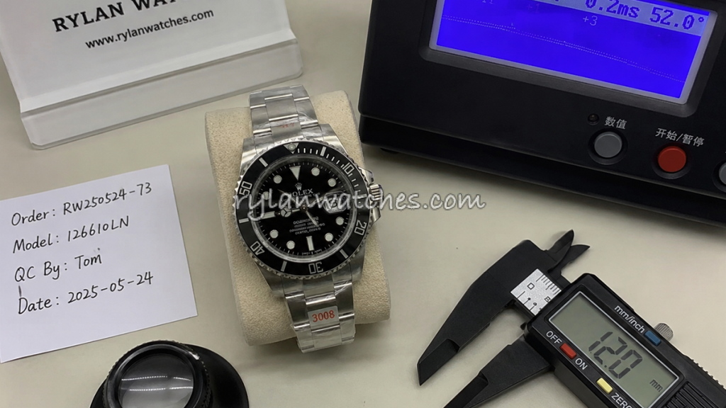 Replica watch QC guide inspection before shipping