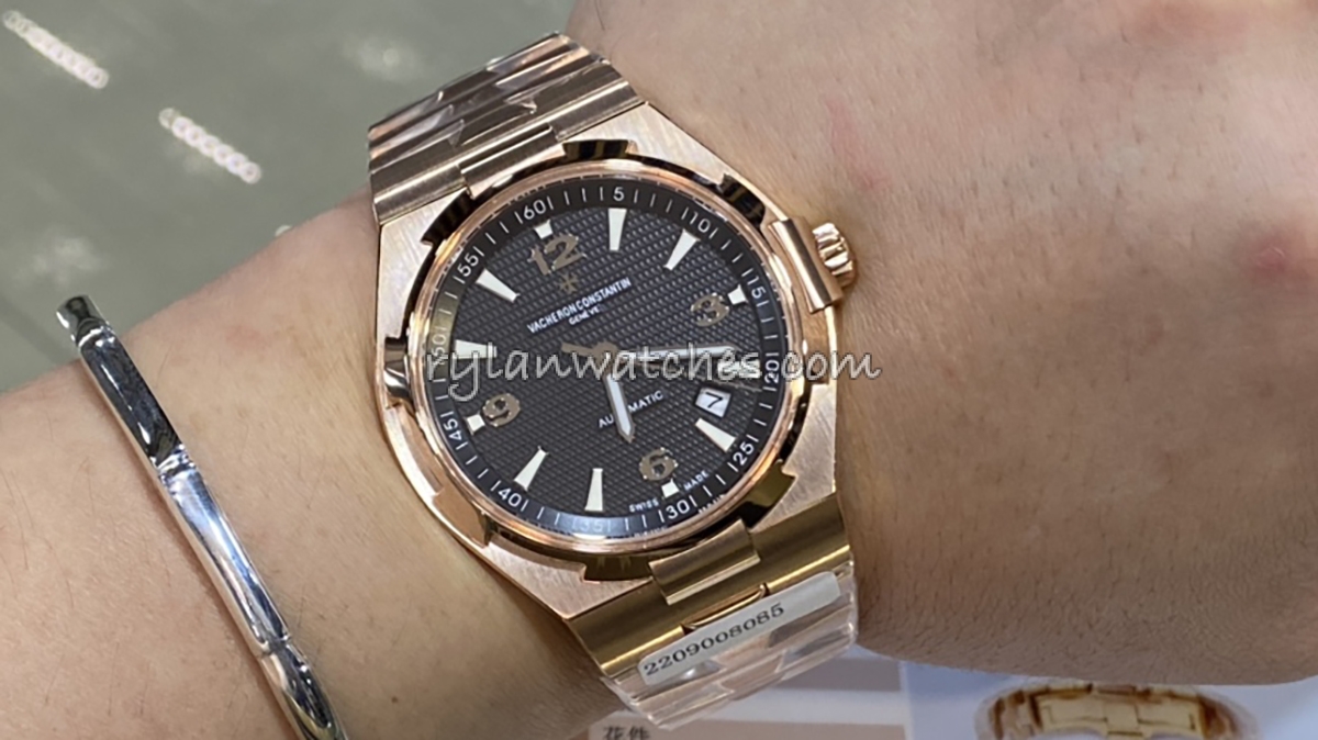 Vacheron Constantin replica watch worn on wrist with refined business style